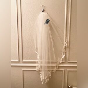 Elegant Marionet Ivory Lace Bridal Veil